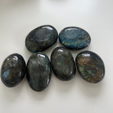 Load image into Gallery viewer, Labradorite Palm Stone